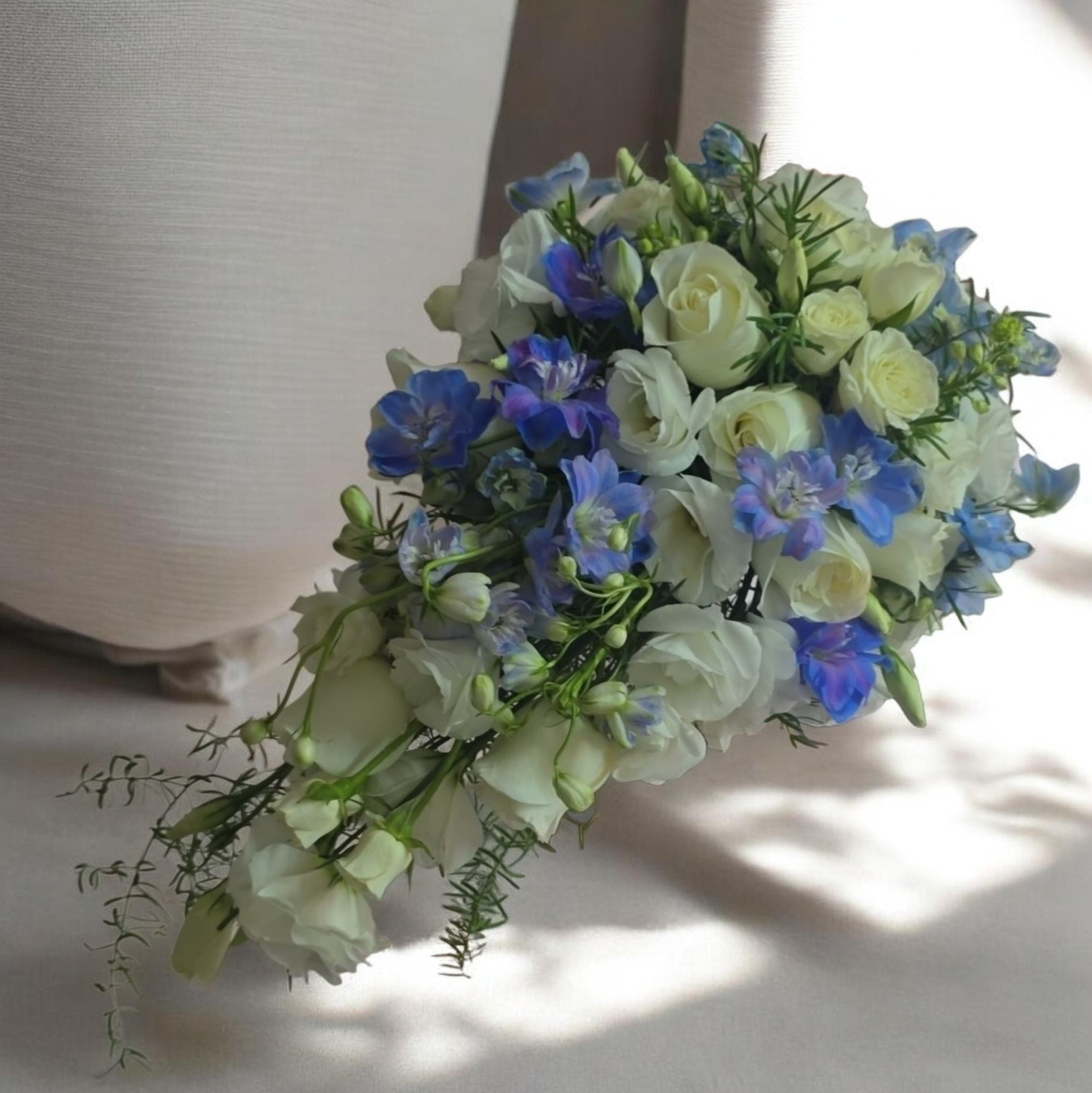 Ramo de novia con delphinium